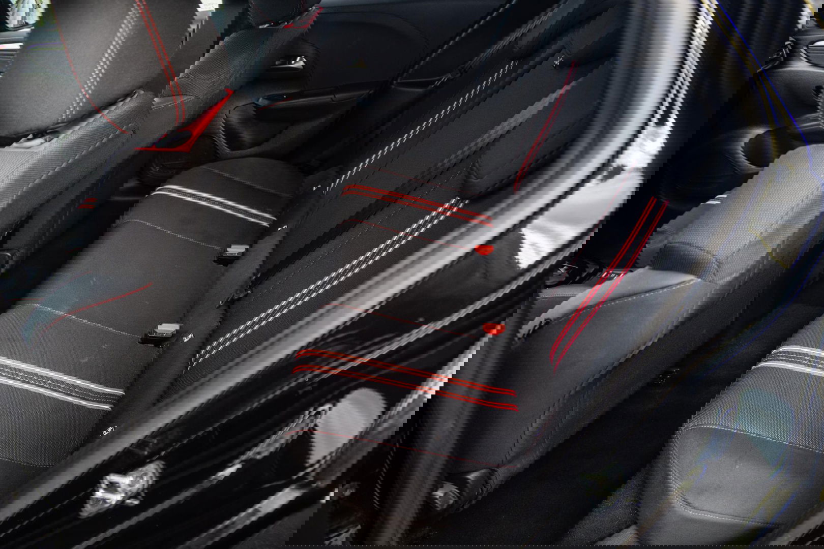 Opel Corsa 1.2 Turbo GS BLACK LINE / APPLE CARPLAY / AUTOMAAT / 360 CAMERA / STOELVERWARMING