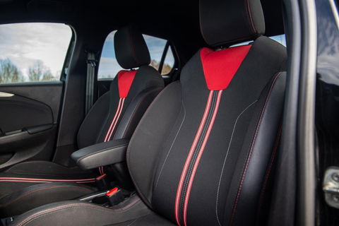 Opel Corsa 1.2 Turbo GS BLACK LINE / APPLE CARPLAY / AUTOMAAT / 360 CAMERA / STOELVERWARMING