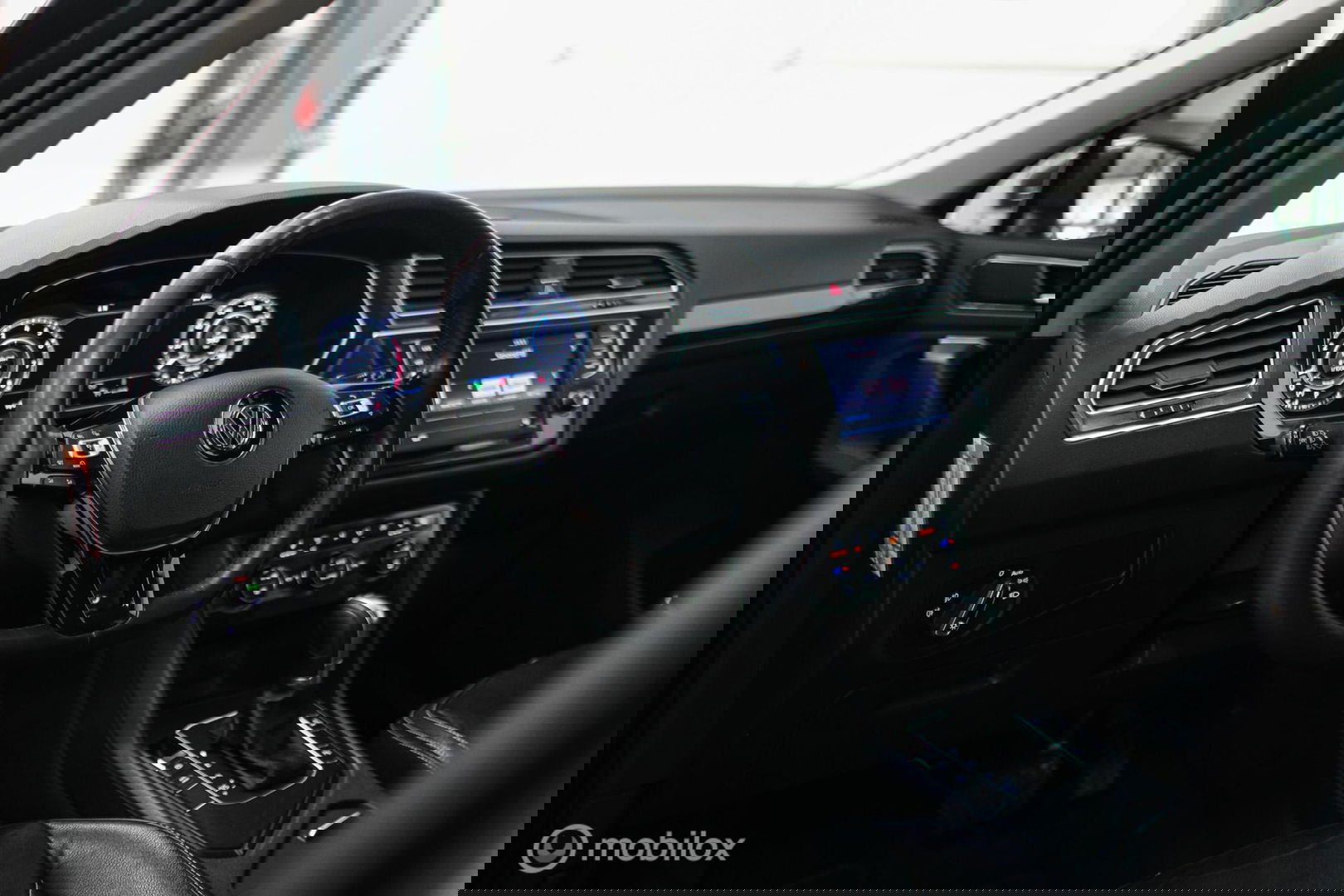 Volkswagen Tiguan 1.4 TSI ACT Highline DSG | LED | Adaptive | Trekhaak | Virtual Cockpit | Stoelverwarming | NAP NL auto |