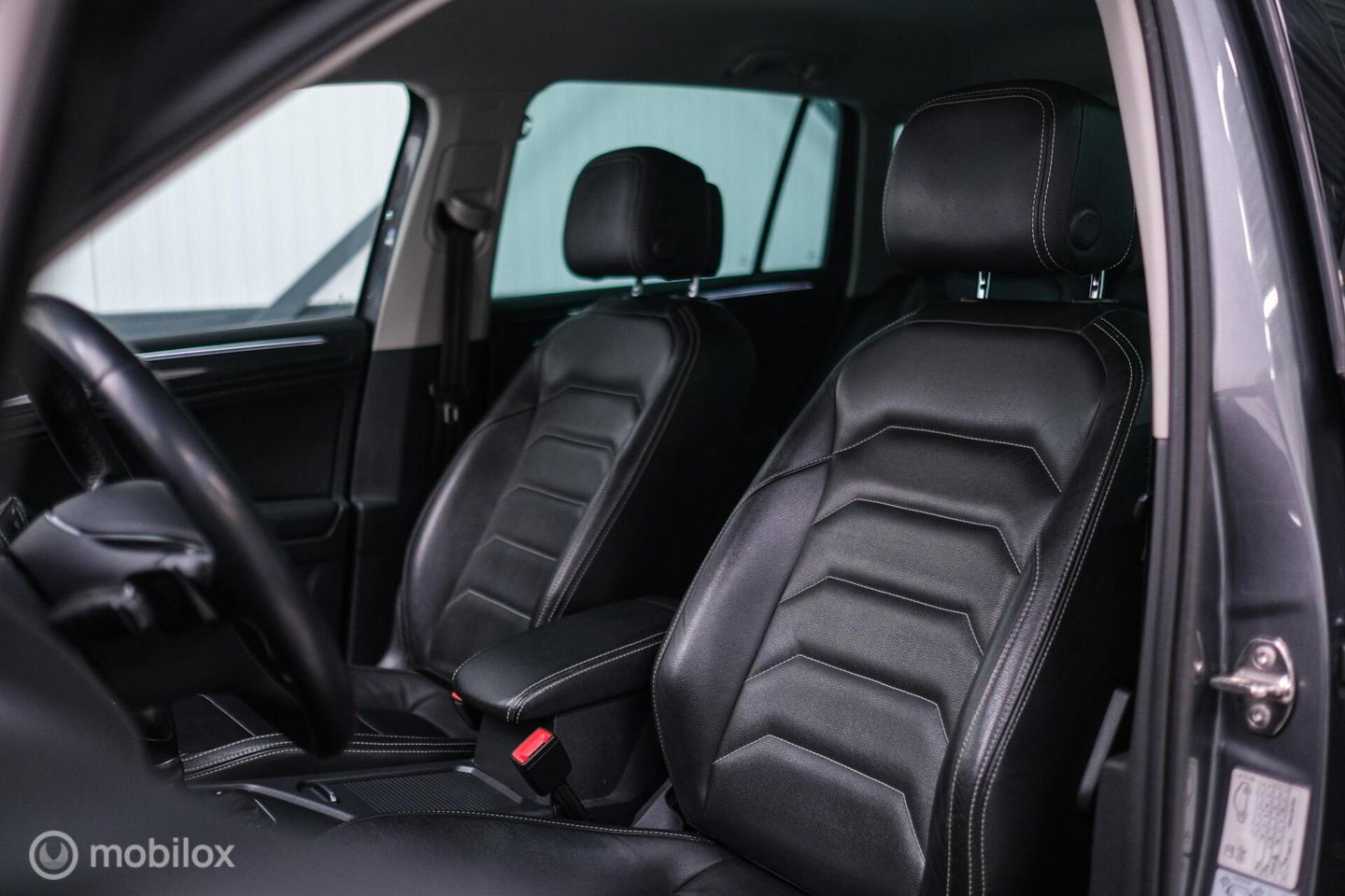 Volkswagen Tiguan 1.4 TSI ACT Highline DSG | LED | Adaptive | Trekhaak | Virtual Cockpit | Stoelverwarming | NAP NL auto |