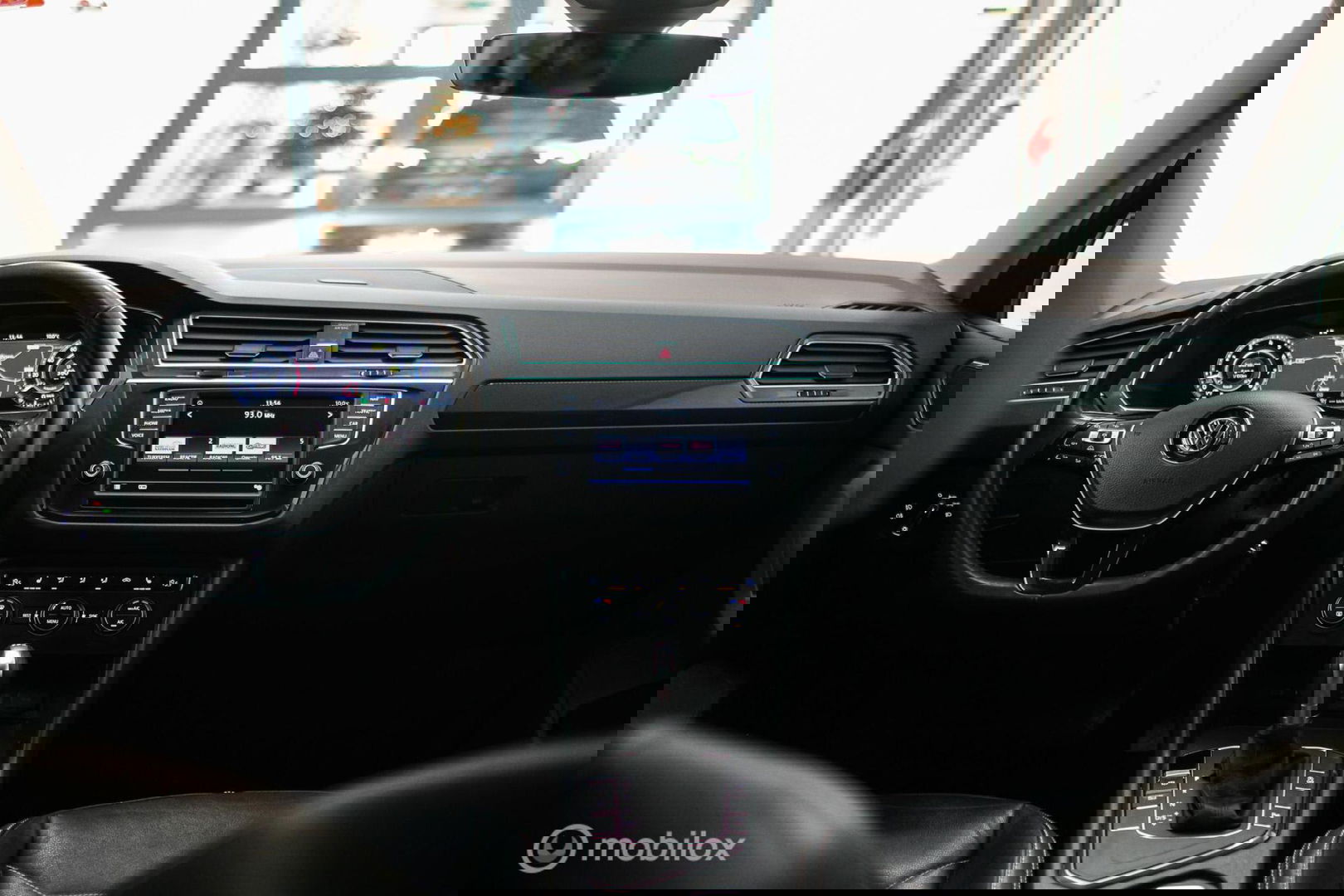 Volkswagen Tiguan 1.4 TSI ACT Highline DSG | LED | Adaptive | Trekhaak | Virtual Cockpit | Stoelverwarming | NAP NL auto |