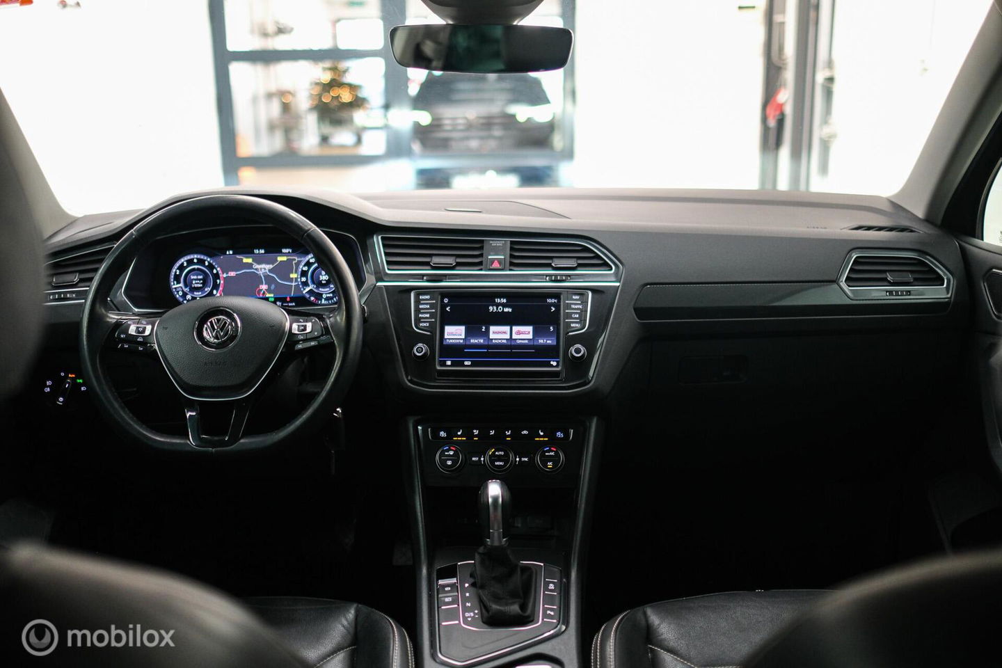 Volkswagen Tiguan 1.4 TSI ACT Highline DSG | LED | Adaptive | Trekhaak | Virtual Cockpit | Stoelverwarming | NAP NL auto |