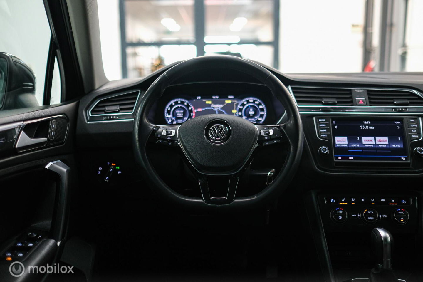 Volkswagen Tiguan 1.4 TSI ACT Highline DSG | LED | Adaptive | Trekhaak | Virtual Cockpit | Stoelverwarming | NAP NL auto |