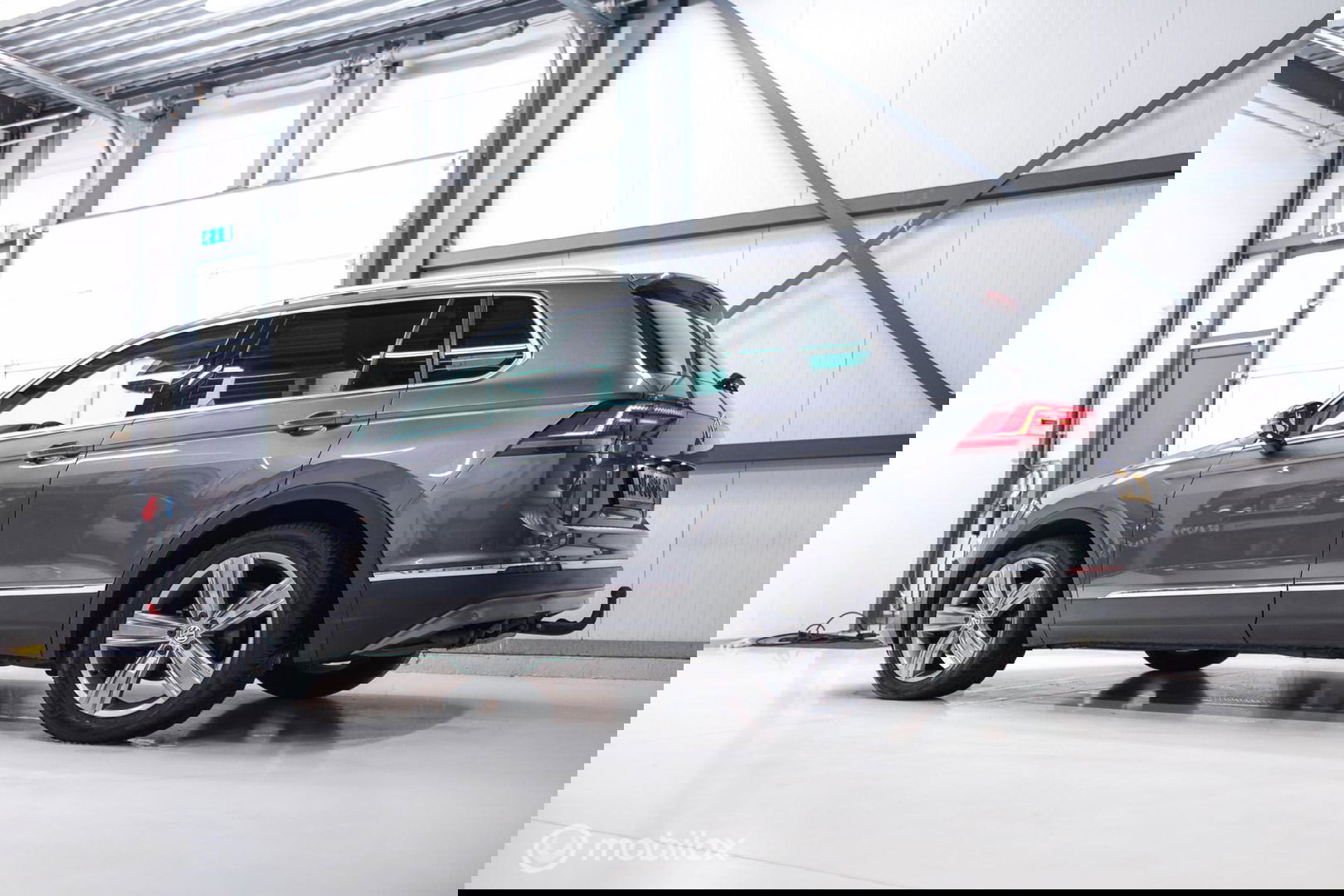 Volkswagen Tiguan 1.4 TSI ACT Highline DSG | LED | Adaptive | Trekhaak | Virtual Cockpit | Stoelverwarming | NAP NL auto |