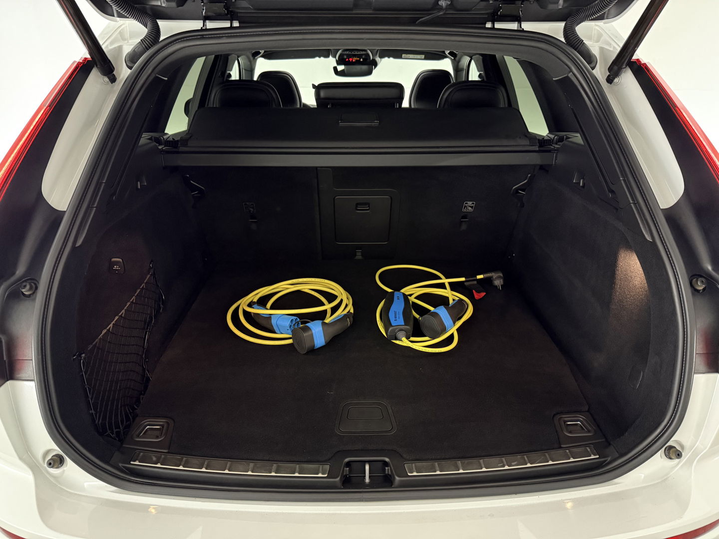 Volvo XC60 2.0 T8 Twin Engine AWD R-design | SOH 86% | Pano | Memory | Virtual | Sfeer | Camera | Adap. Cruise | Stoelverw. | Carplay