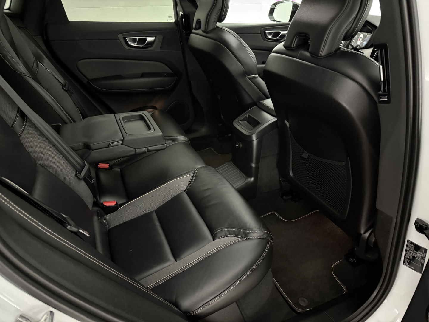 Volvo XC60 2.0 T8 Twin Engine AWD R-design | SOH 86% | Pano | Memory | Virtual | Sfeer | Camera | Adap. Cruise | Stoelverw. | Carplay