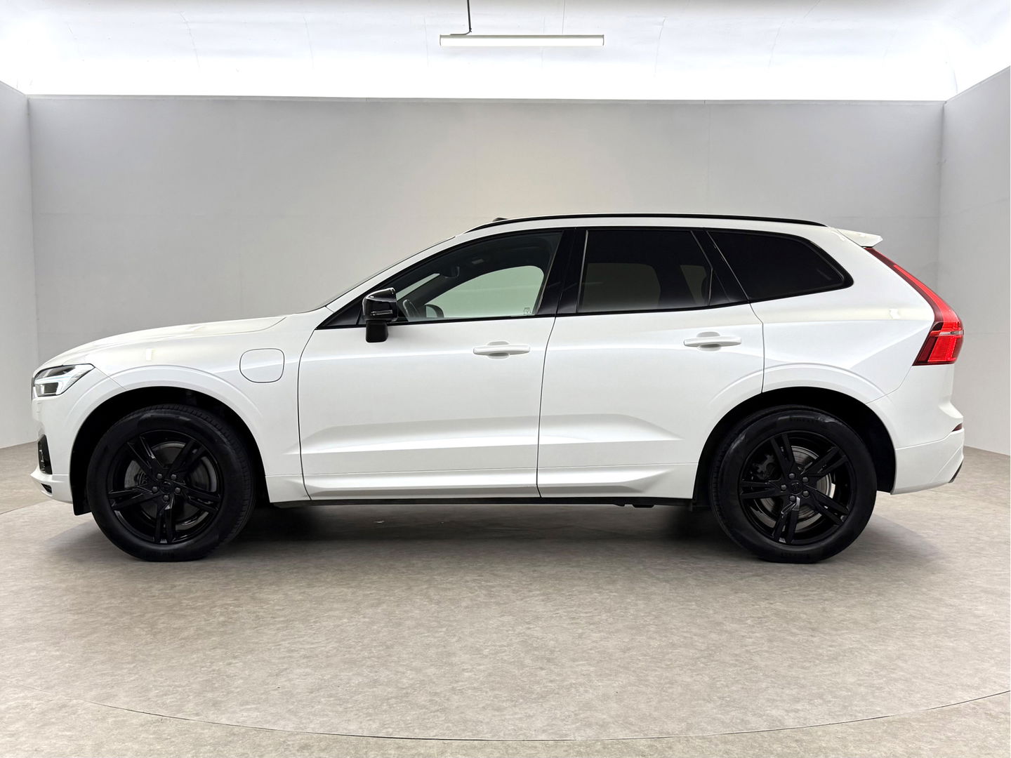 Volvo XC60 2.0 T8 Twin Engine AWD R-design | SOH 86% | Pano | Memory | Virtual | Sfeer | Camera | Adap. Cruise | Stoelverw. | Carplay