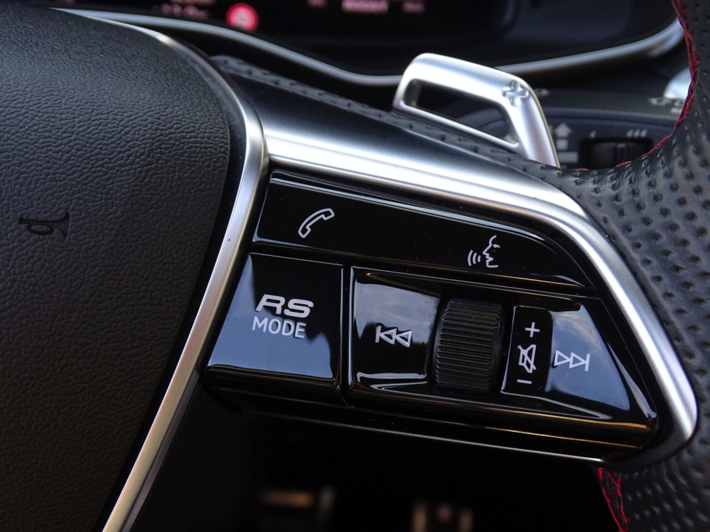 Audi RS6 Avant TFSI V8 731PK quattro carbon / B&O / Laser