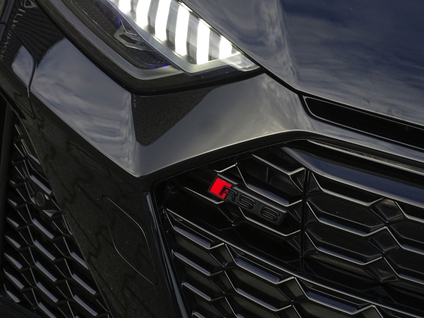 Audi RS6 Avant TFSI V8 731PK quattro carbon / B&O / Laser