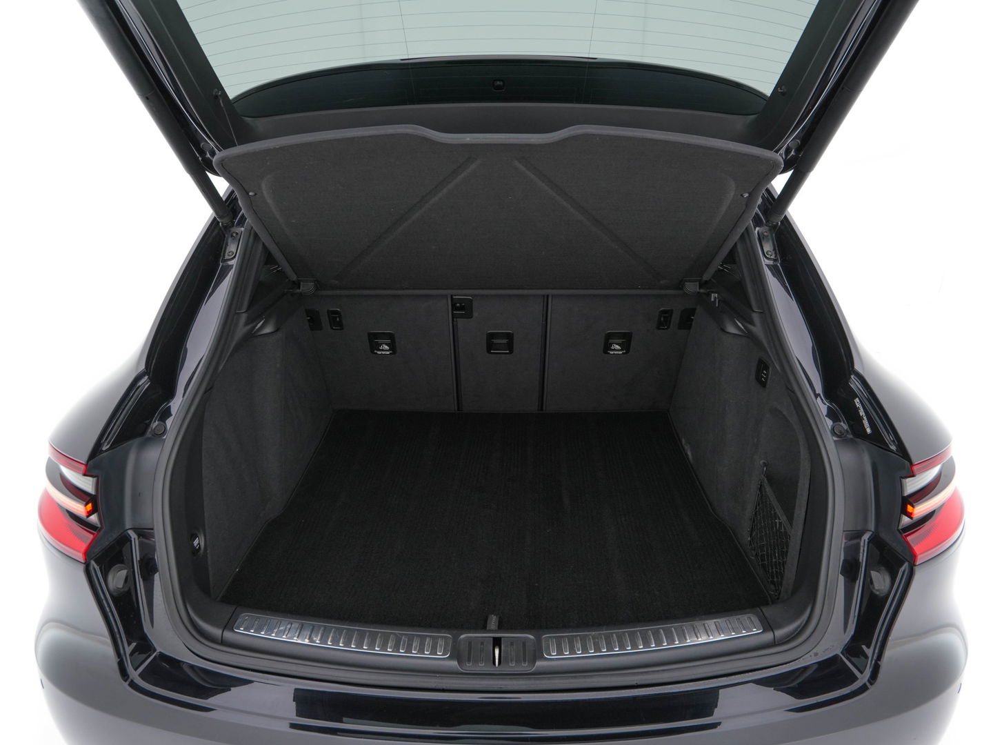 Porsche Macan 3.0 S Aut. *PANO | LUXURY-LEATHER | XENON | SPORT-CHRONO-PACK | MEMORY-PACK | BOSE-SOUND | AIR-SUSPENSION | HEATED-COMFORTSEATS | CAMERA | NAVI-FULLMAP | PRIVACY-GLASS | SHIFT-PADDLES | 21''ALU*