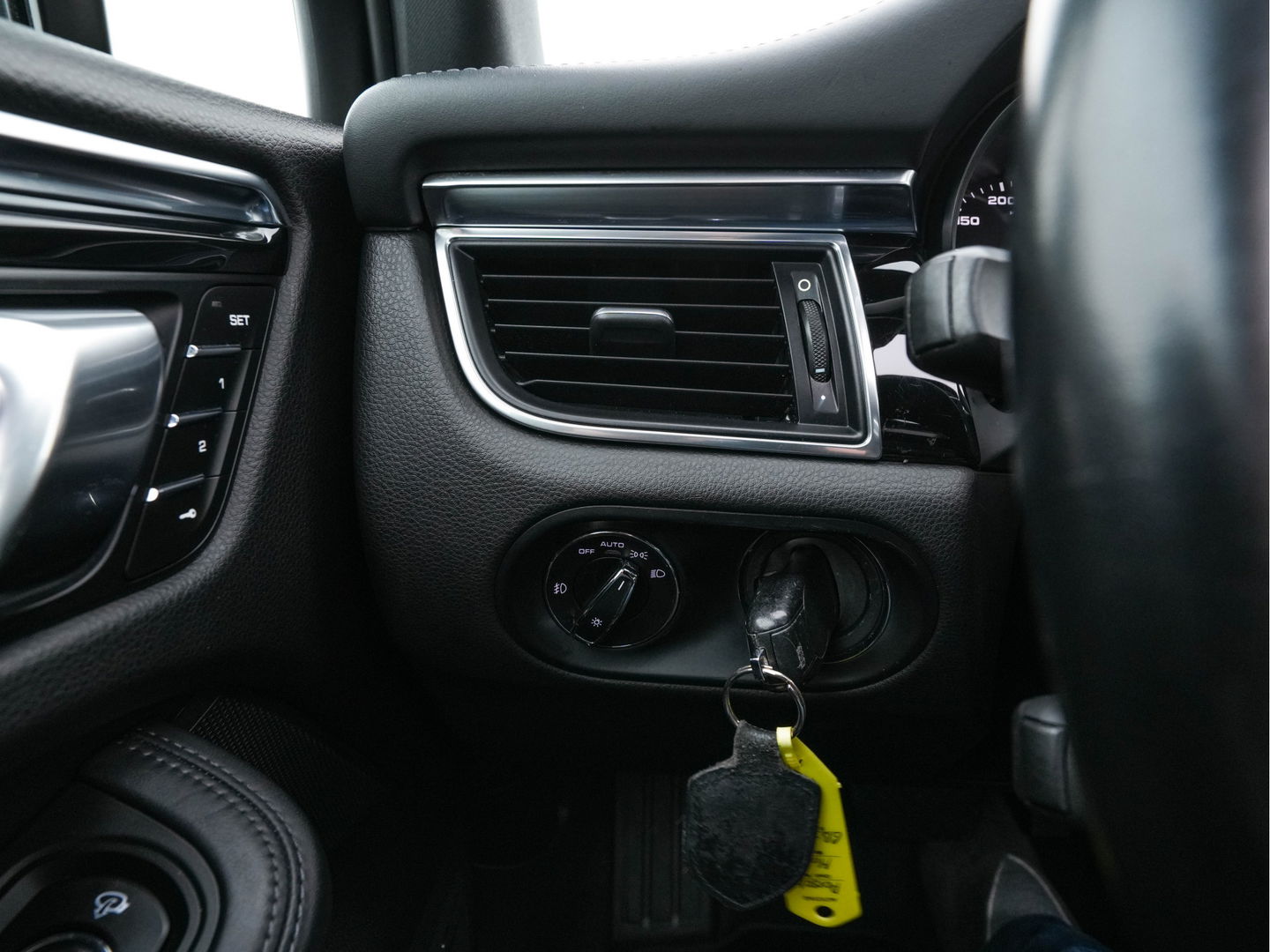 Porsche Macan 3.0 S Aut. *PANO | LUXURY-LEATHER | XENON | SPORT-CHRONO-PACK | MEMORY-PACK | BOSE-SOUND | AIR-SUSPENSION | HEATED-COMFORTSEATS | CAMERA | NAVI-FULLMAP | PRIVACY-GLASS | SHIFT-PADDLES | 21''ALU*