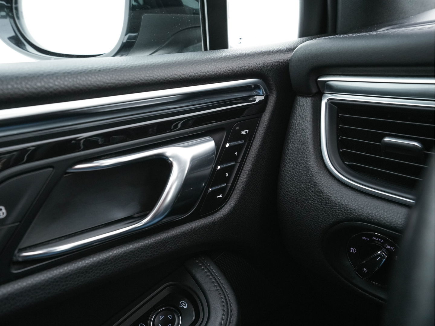 Porsche Macan 3.0 S Aut. *PANO | LUXURY-LEATHER | XENON | SPORT-CHRONO-PACK | MEMORY-PACK | BOSE-SOUND | AIR-SUSPENSION | HEATED-COMFORTSEATS | CAMERA | NAVI-FULLMAP | PRIVACY-GLASS | SHIFT-PADDLES | 21''ALU*