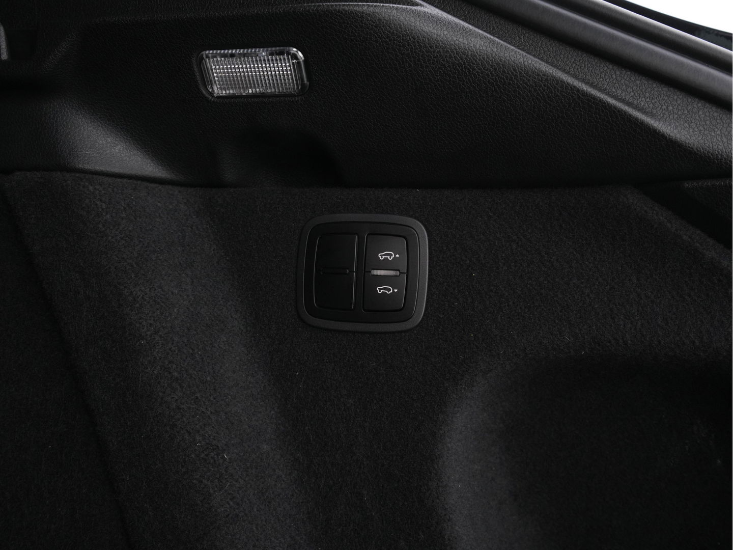 Porsche Macan 3.0 S Aut. *PANO | LUXURY-LEATHER | XENON | SPORT-CHRONO-PACK | MEMORY-PACK | BOSE-SOUND | AIR-SUSPENSION | HEATED-COMFORTSEATS | CAMERA | NAVI-FULLMAP | PRIVACY-GLASS | SHIFT-PADDLES | 21''ALU*