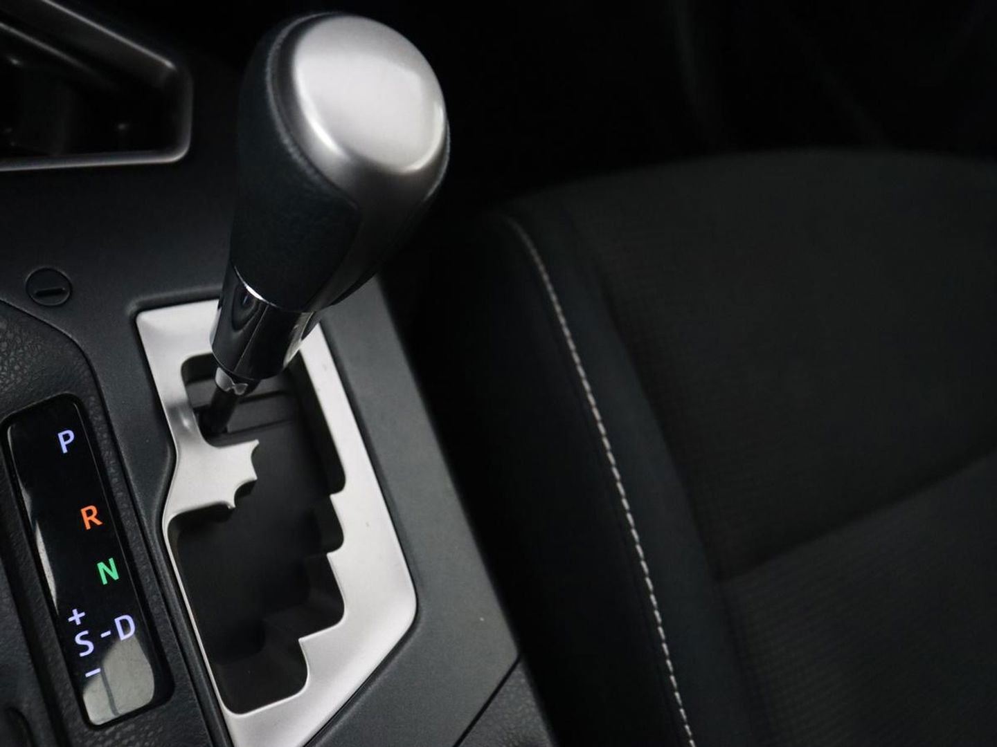 Toyota RAV4 2.5 Hybrid AWD Dynamic | Stoel & stuurverwarming | Adaptive cruise | Trekhaak | Camera | Navigatie | Climate control | Bluetooth