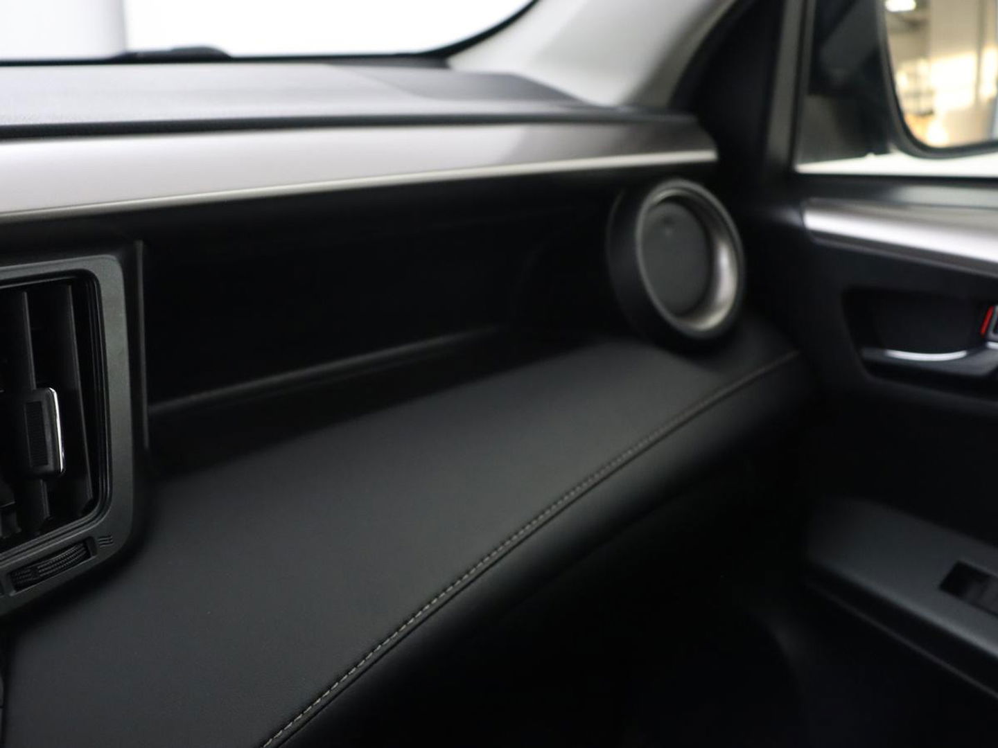 Toyota RAV4 2.5 Hybrid AWD Dynamic | Stoel & stuurverwarming | Adaptive cruise | Trekhaak | Camera | Navigatie | Climate control | Bluetooth