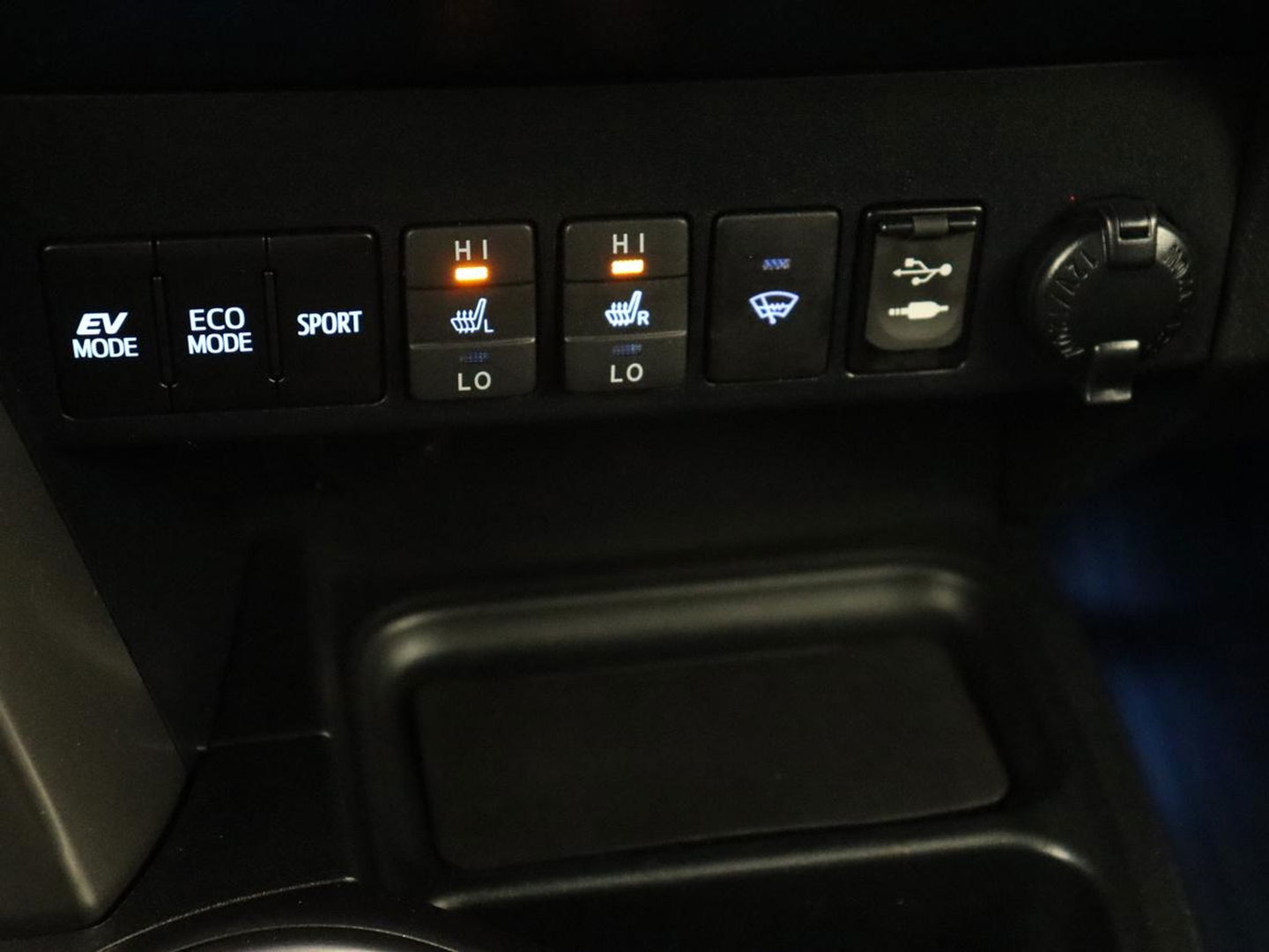 Toyota RAV4 2.5 Hybrid AWD Dynamic | Stoel & stuurverwarming | Adaptive cruise | Trekhaak | Camera | Navigatie | Climate control | Bluetooth