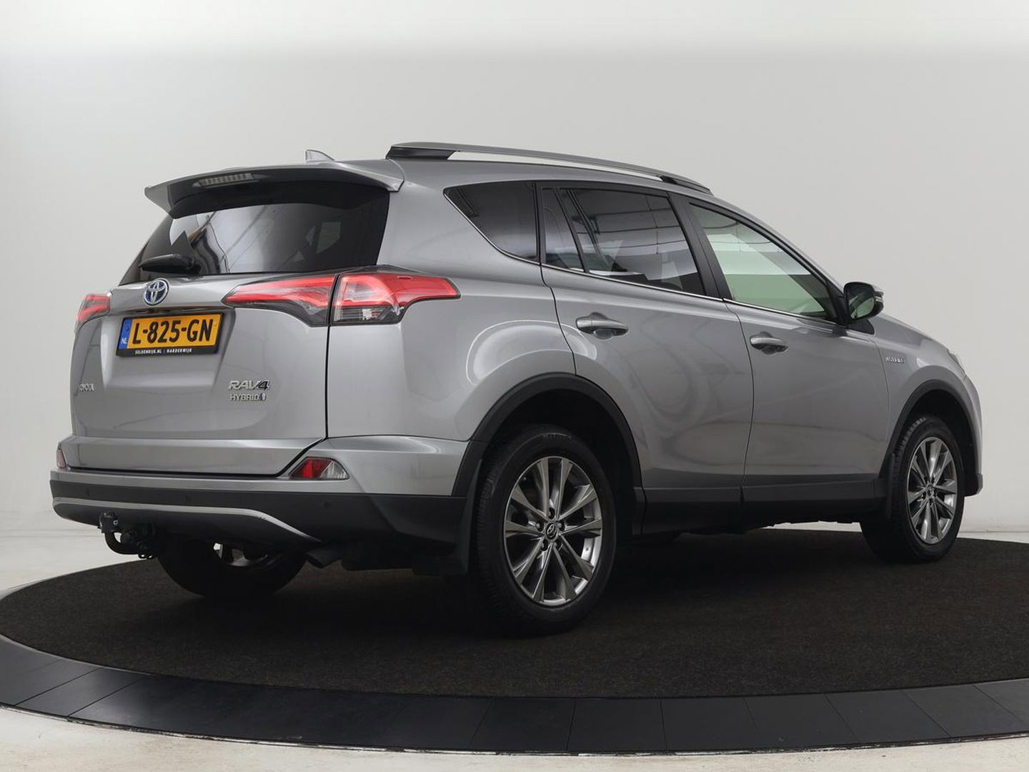 Toyota RAV4 2.5 Hybrid AWD Dynamic | Stoel & stuurverwarming | Adaptive cruise | Trekhaak | Camera | Navigatie | Climate control | Bluetooth