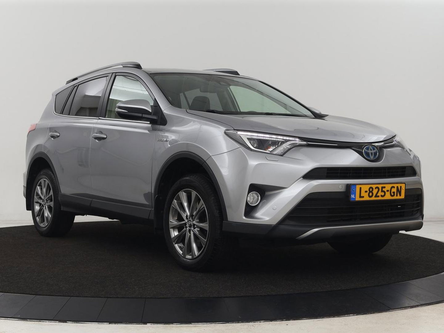 Toyota RAV4 2.5 Hybrid AWD Dynamic | Stoel & stuurverwarming | Adaptive cruise | Trekhaak | Camera | Navigatie | Climate control | Bluetooth
