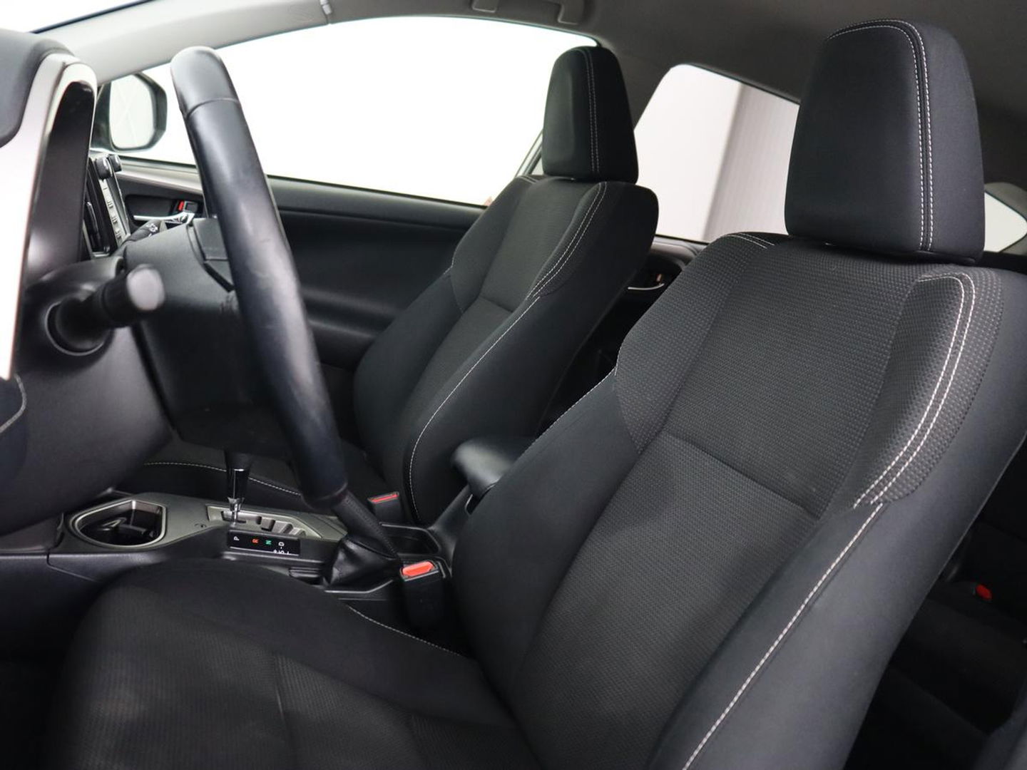 Toyota RAV4 2.5 Hybrid AWD Dynamic | Stoel & stuurverwarming | Adaptive cruise | Trekhaak | Camera | Navigatie | Climate control | Bluetooth