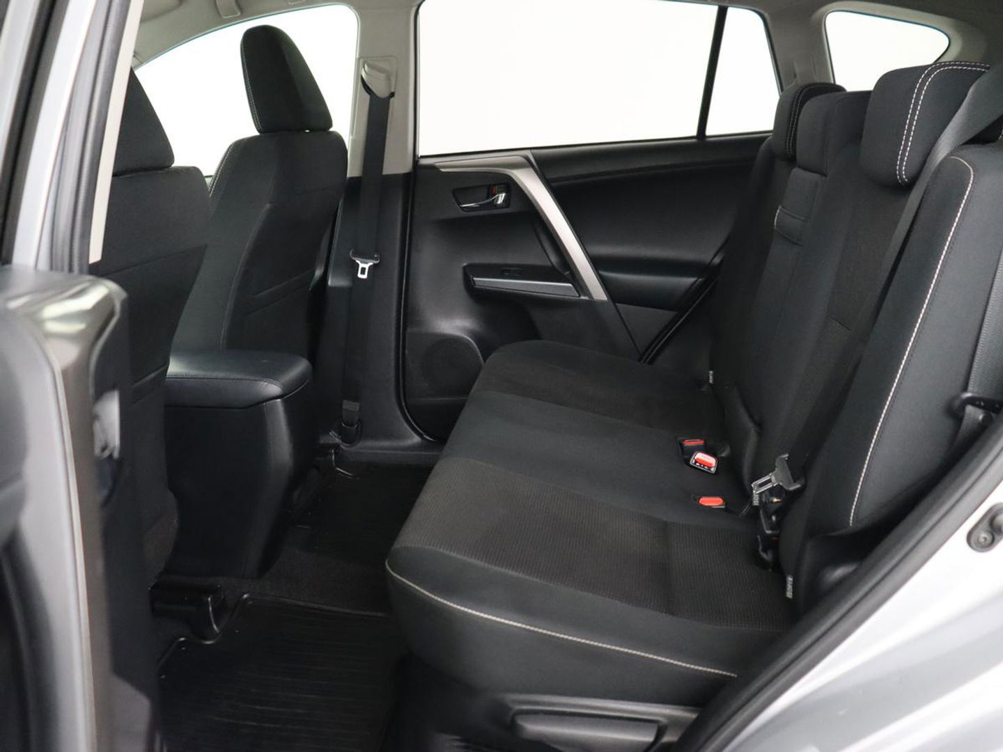 Toyota RAV4 2.5 Hybrid AWD Dynamic | Stoel & stuurverwarming | Adaptive cruise | Trekhaak | Camera | Navigatie | Climate control | Bluetooth