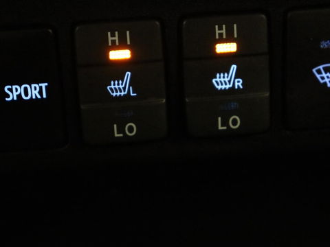 Toyota RAV4 2.5 Hybrid AWD Dynamic | Stoel & stuurverwarming | Adaptive cruise | Trekhaak | Camera | Navigatie | Climate control | Bluetooth