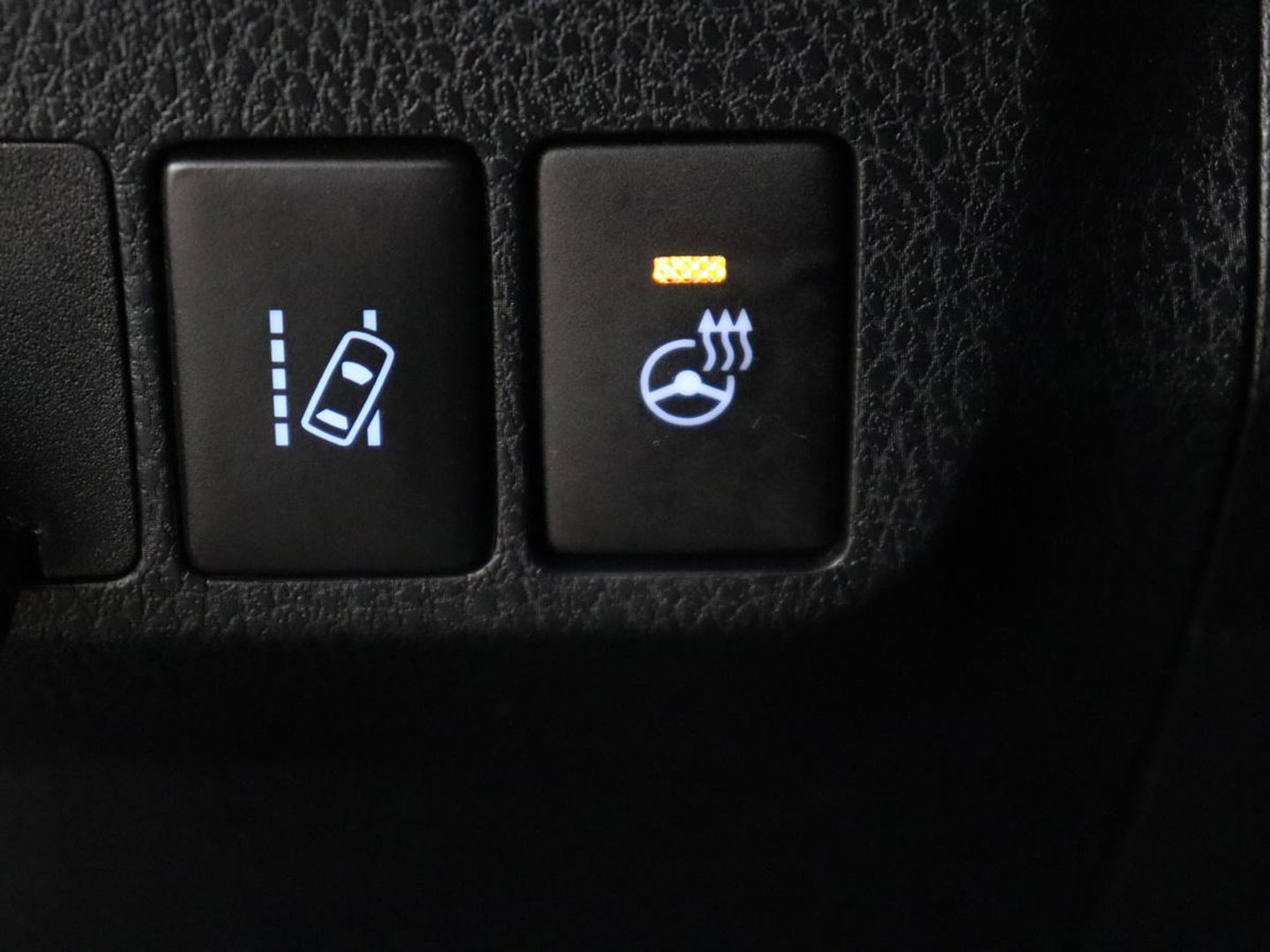 Toyota RAV4 2.5 Hybrid AWD Dynamic | Stoel & stuurverwarming | Adaptive cruise | Trekhaak | Camera | Navigatie | Climate control | Bluetooth