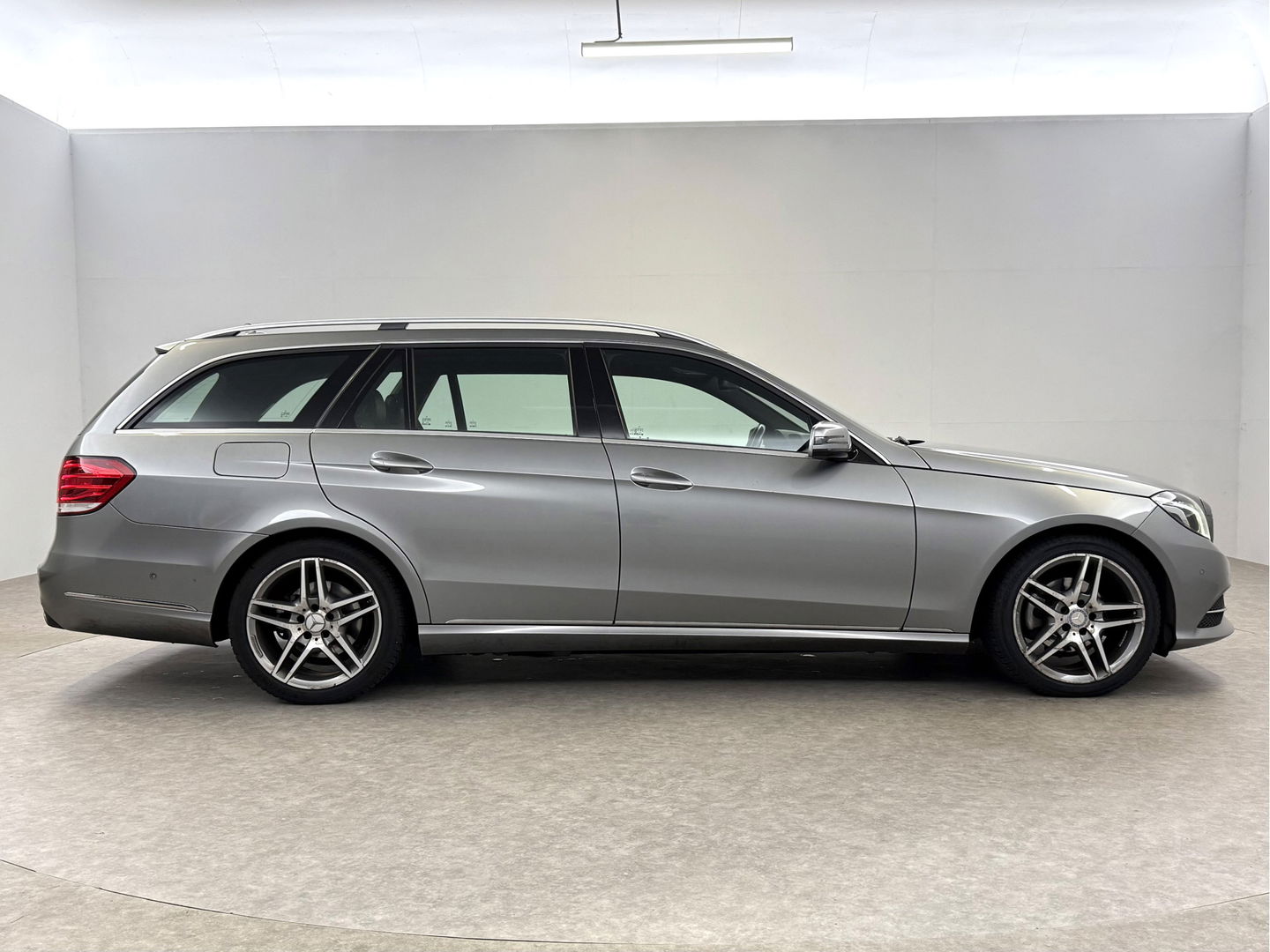 Mercedes-Benz E-Klasse 200 CDI Ambition Avantgarde | Export | Camera | Clima | Stoelverw. | Leder | Cruise | Navi | NAP