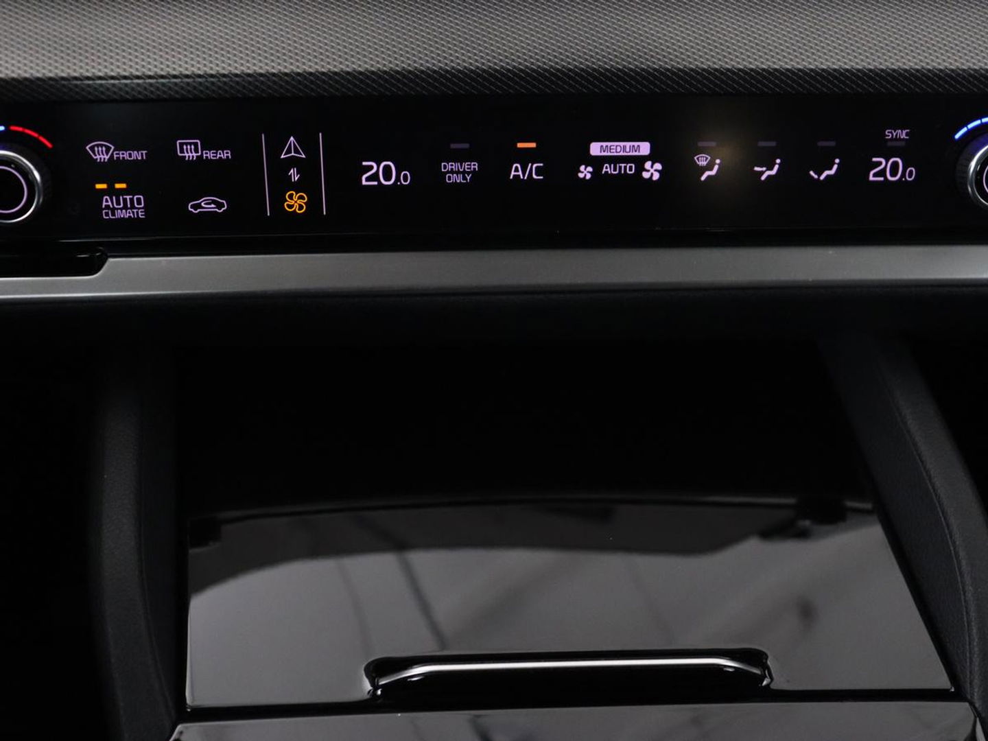 Kia Sportage 1.6 T-GDI Plug-in Hybrid AWD DynamicLine | Adaptive cruise | Carplay | Camera | Climate control | Navigatie | Digital Cockpit | PHEV