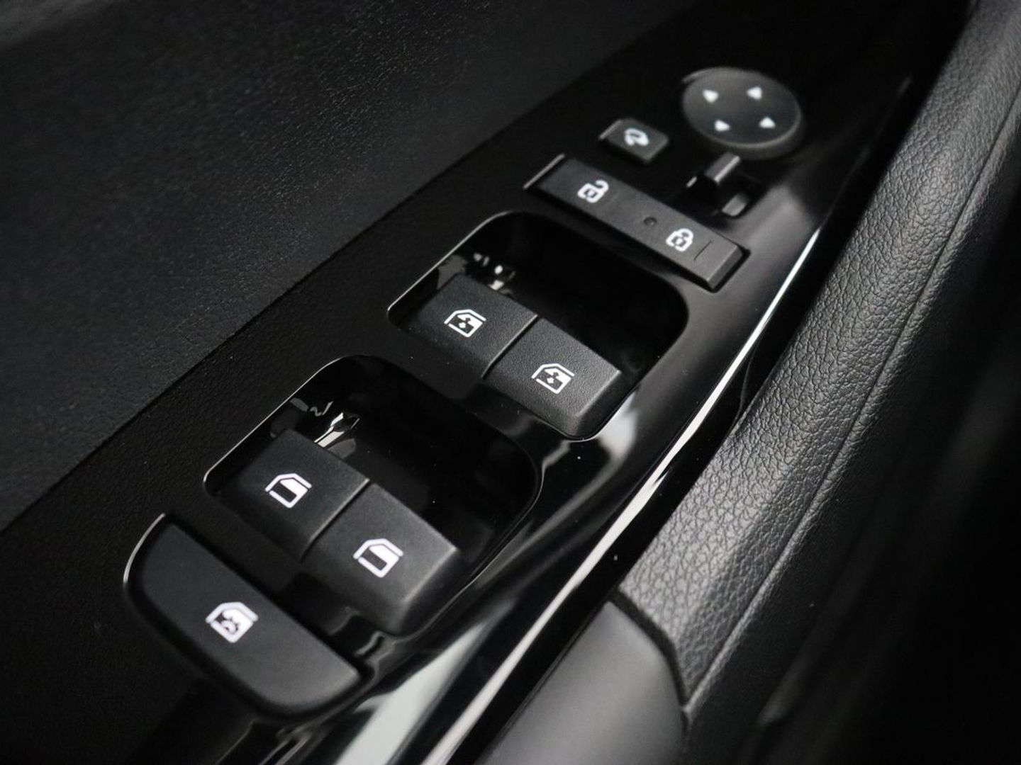 Kia Sportage 1.6 T-GDI Plug-in Hybrid AWD DynamicLine | Adaptive cruise | Carplay | Camera | Climate control | Navigatie | Digital Cockpit | PHEV