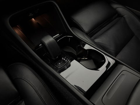 Volvo XC40 Recharge Twin Plus 408PK 78 kWh | SOH 94% | Snelladen | Camera | Adap. Cruise | Stoel/Stuur verw. | Trekh. | Carplay | Keyless