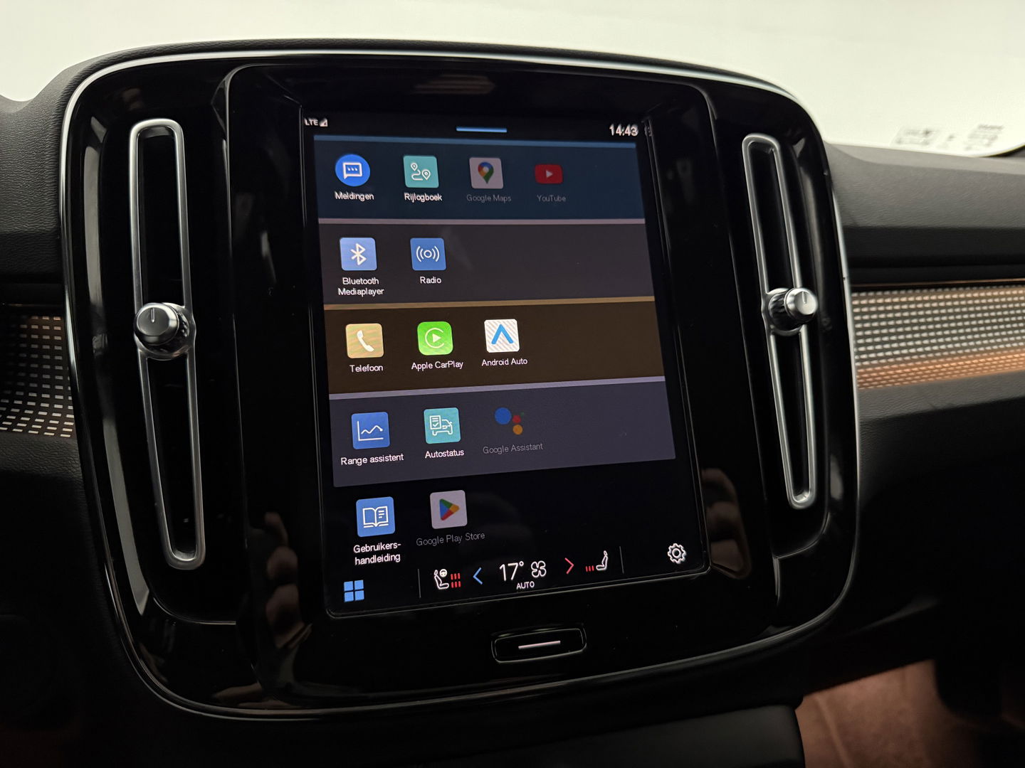 Volvo XC40 Recharge Twin Plus 408PK 78 kWh | SOH 94% | Snelladen | Camera | Adap. Cruise | Stoel/Stuur verw. | Trekh. | Carplay | Keyless