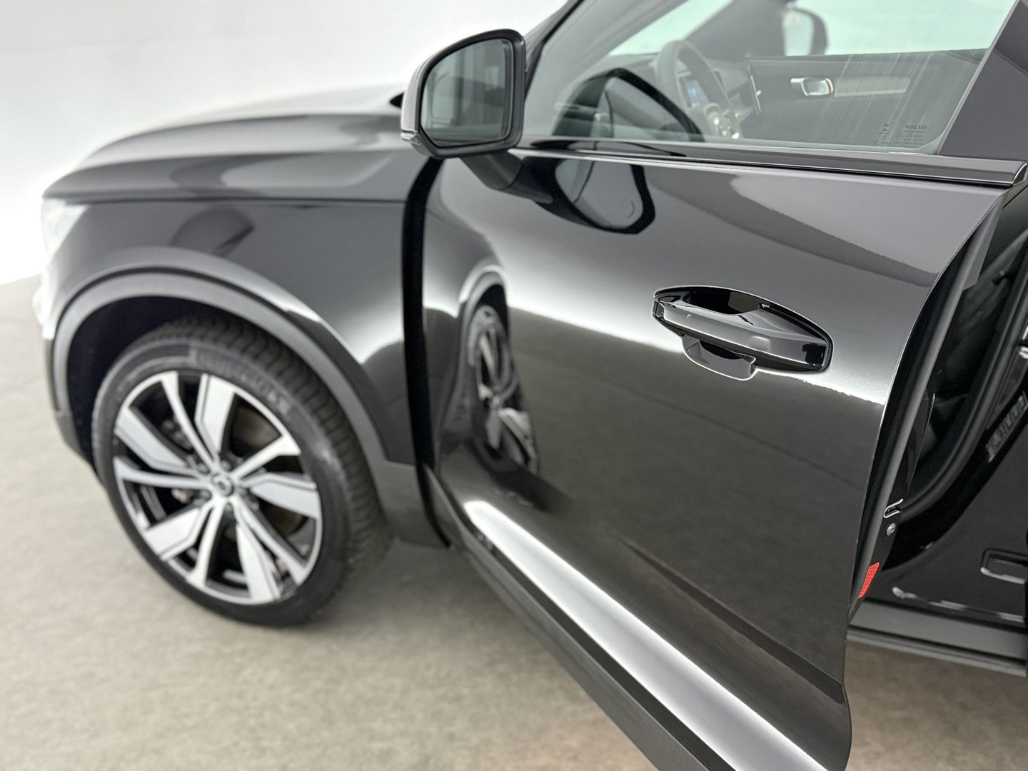 Volvo XC40 Recharge Twin Plus 408PK 78 kWh | SOH 94% | Snelladen | Camera | Adap. Cruise | Stoel/Stuur verw. | Trekh. | Carplay | Keyless