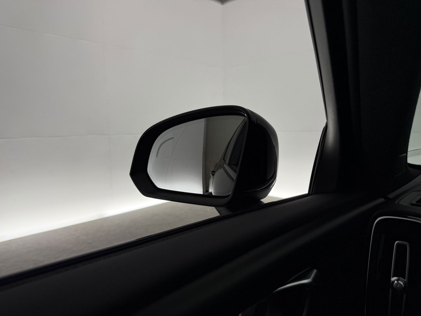 Volvo XC40 Recharge Twin Plus 408PK 78 kWh | SOH 94% | Snelladen | Camera | Adap. Cruise | Stoel/Stuur verw. | Trekh. | Carplay | Keyless