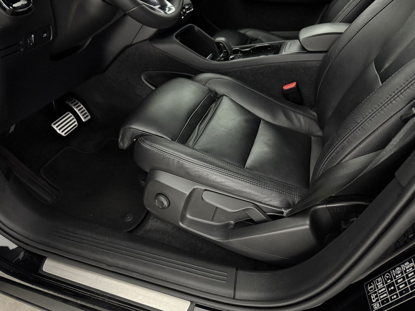 Volvo XC40 Recharge Twin Plus 408PK 78 kWh | SOH 94% | Snelladen | Camera | Adap. Cruise | Stoel/Stuur verw. | Trekh. | Carplay | Keyless