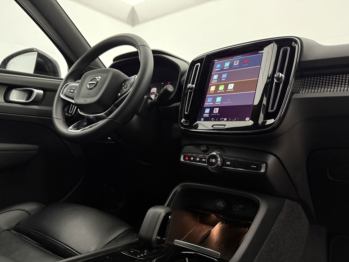 Volvo XC40 Recharge Twin Plus 408PK 78 kWh | SOH 94% | Snelladen | Camera | Adap. Cruise | Stoel/Stuur verw. | Trekh. | Carplay | Keyless