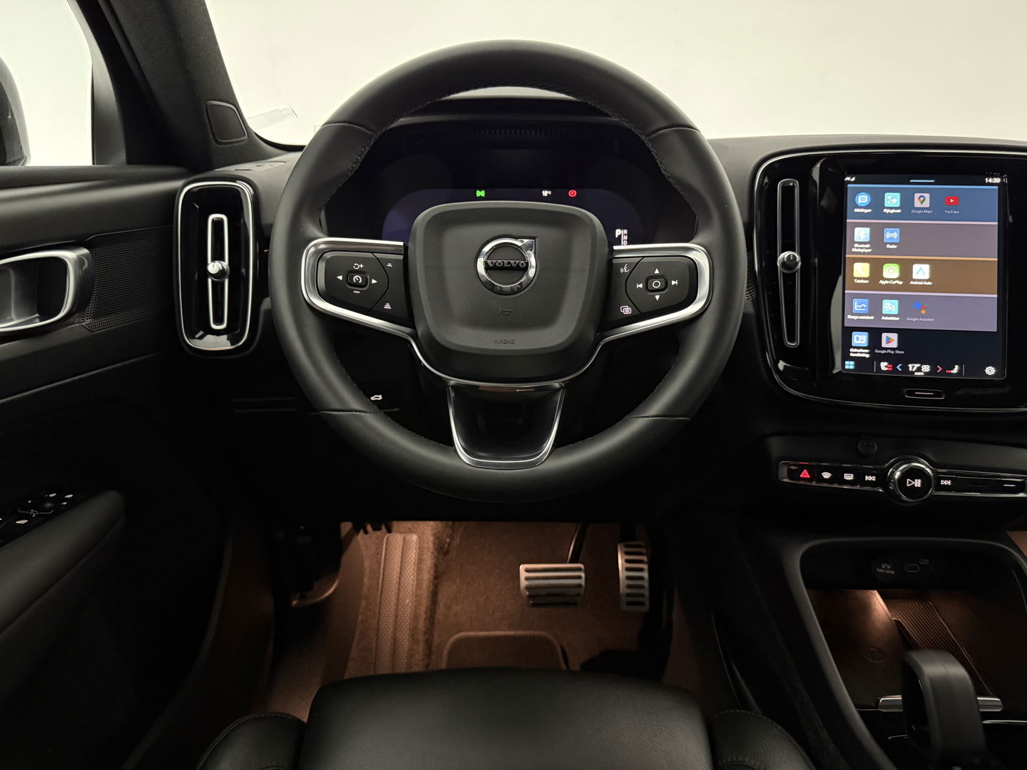 Volvo XC40 Recharge Twin Plus 408PK 78 kWh | SOH 94% | Snelladen | Camera | Adap. Cruise | Stoel/Stuur verw. | Trekh. | Carplay | Keyless