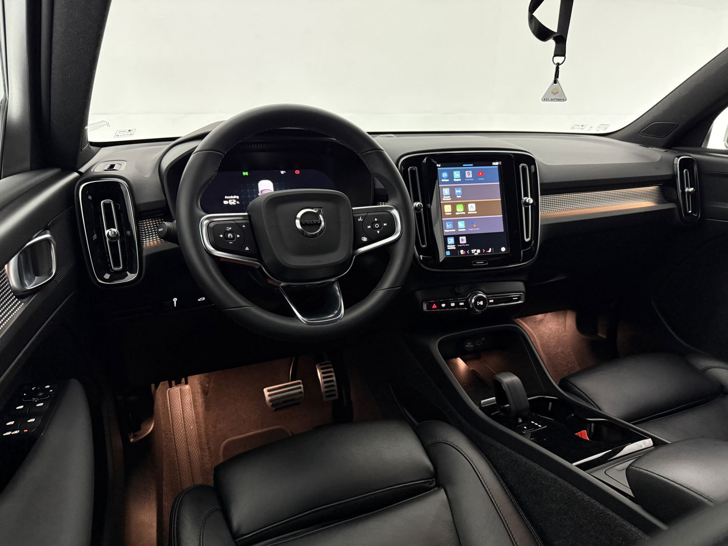 Volvo XC40 Recharge Twin Plus 408PK 78 kWh | SOH 94% | Snelladen | Camera | Adap. Cruise | Stoel/Stuur verw. | Trekh. | Carplay | Keyless