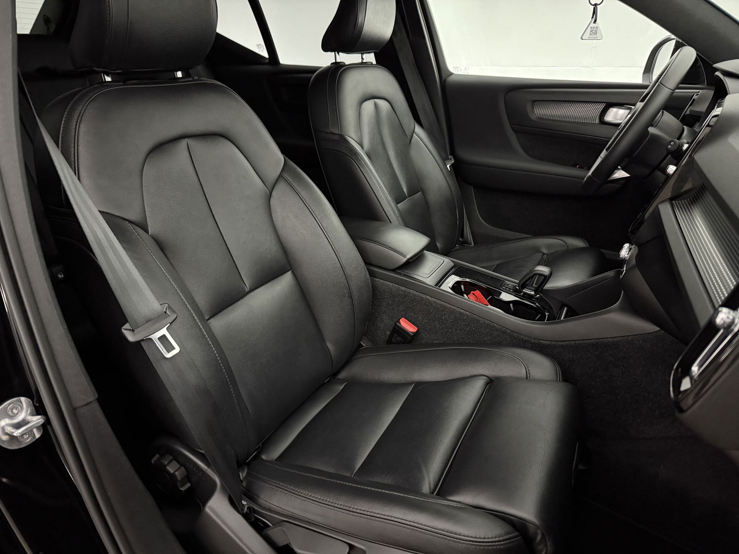 Volvo XC40 Recharge Twin Plus 408PK 78 kWh | SOH 94% | Snelladen | Camera | Adap. Cruise | Stoel/Stuur verw. | Trekh. | Carplay | Keyless