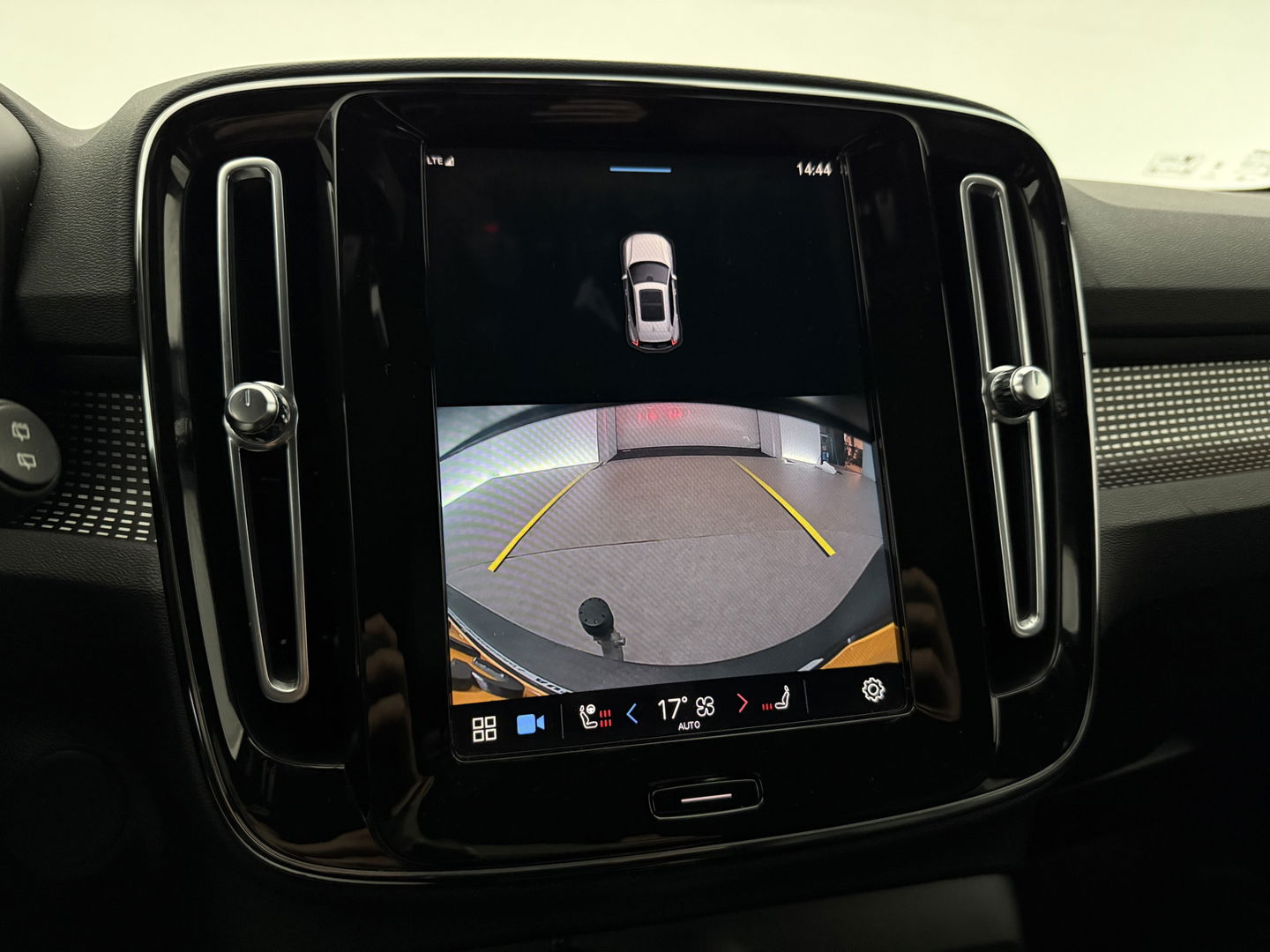 Volvo XC40 Recharge Twin Plus 408PK 78 kWh | SOH 94% | Snelladen | Camera | Adap. Cruise | Stoel/Stuur verw. | Trekh. | Carplay | Keyless