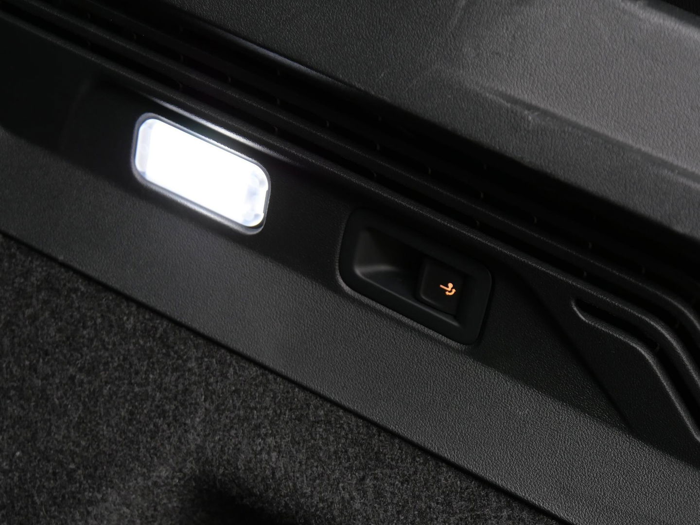 Volkswagen ID.4 1ST 77kWh/ TREKHAAK/ CAMERA/ LED KOPLAMPEN/ LUXE INTERIEUR