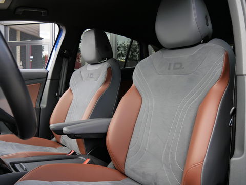 Volkswagen ID.4 1ST 77kWh/ TREKHAAK/ CAMERA/ LED KOPLAMPEN/ LUXE INTERIEUR