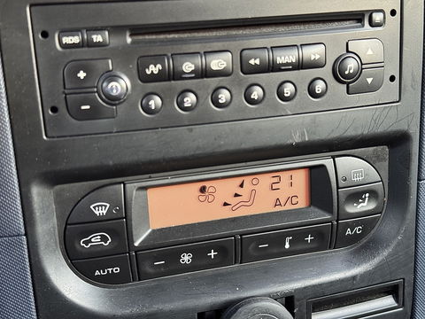 Peugeot 1007 1.4 Sesam Gentry | Handel / Export | Elektrische Schuifdeuren | Airconditioning | Cruise Control | Isofix | Elektrische Ramen | Elektrische Spiegels |