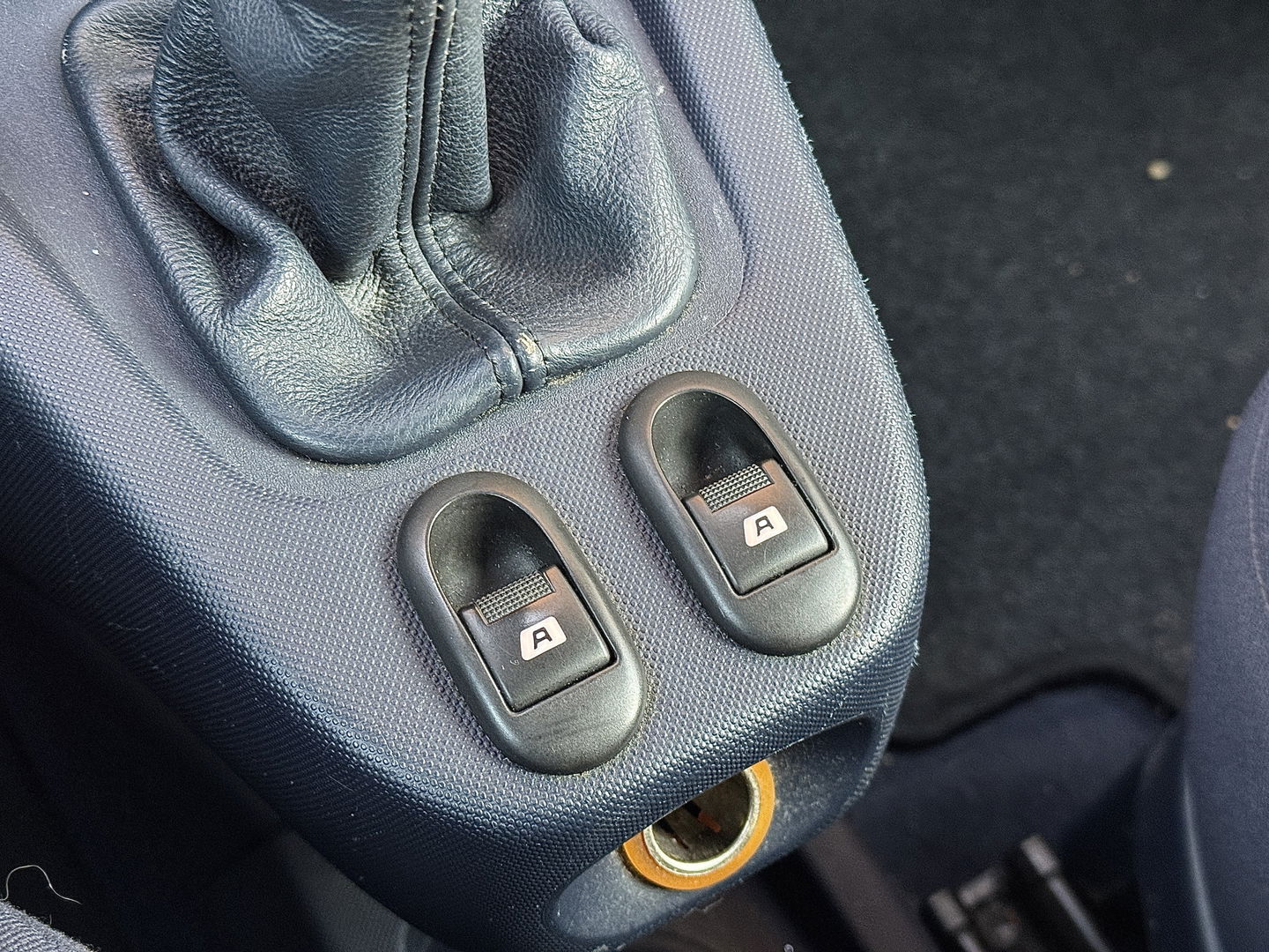 Peugeot 1007 1.4 Sesam Gentry | Handel / Export | Elektrische Schuifdeuren | Airconditioning | Cruise Control | Isofix | Elektrische Ramen | Elektrische Spiegels |