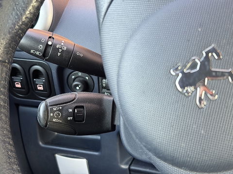 Peugeot 1007 1.4 Sesam Gentry | Handel / Export | Elektrische Schuifdeuren | Airconditioning | Cruise Control | Isofix | Elektrische Ramen | Elektrische Spiegels |