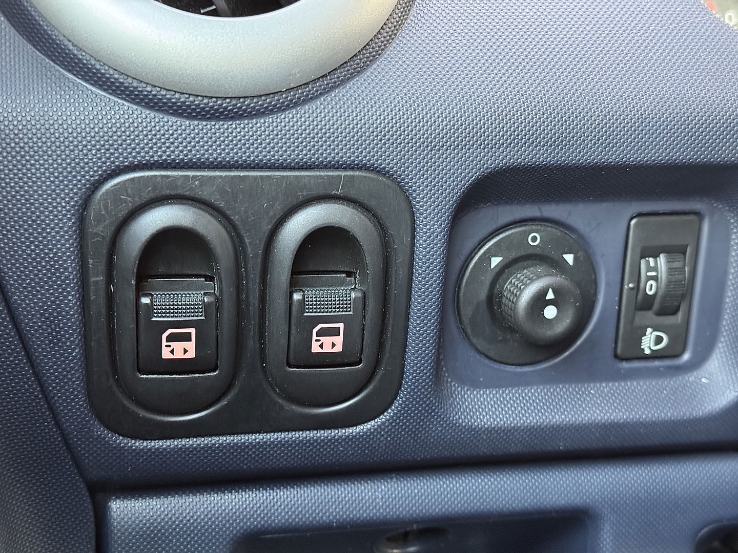 Peugeot 1007 1.4 Sesam Gentry | Handel / Export | Elektrische Schuifdeuren | Airconditioning | Cruise Control | Isofix | Elektrische Ramen | Elektrische Spiegels |