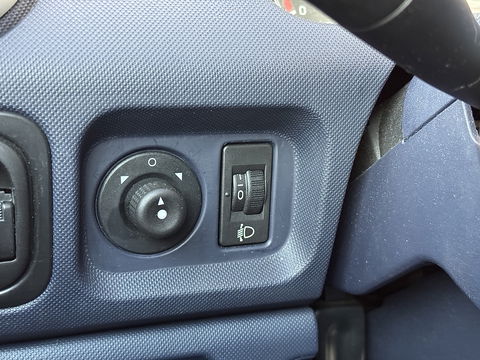 Peugeot 1007 1.4 Sesam Gentry | Handel / Export | Elektrische Schuifdeuren | Airconditioning | Cruise Control | Isofix | Elektrische Ramen | Elektrische Spiegels |