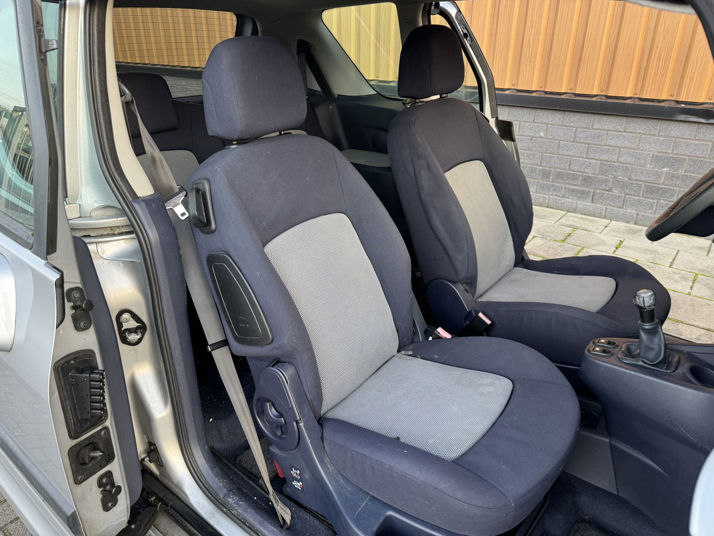 Peugeot 1007 1.4 Sesam Gentry | Handel / Export | Elektrische Schuifdeuren | Airconditioning | Cruise Control | Isofix | Elektrische Ramen | Elektrische Spiegels |