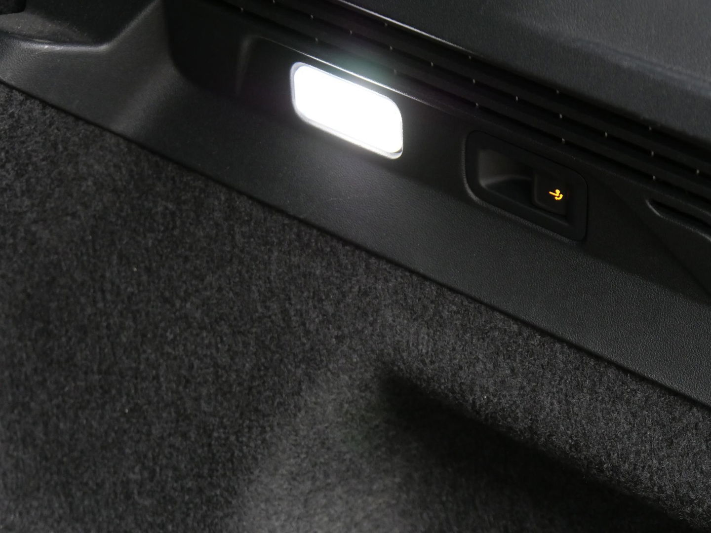 Volkswagen ID.4 1ST MAX 77kWh/ PANORAMADAK/ 360°CAMERA/ ELEKT. KLEP/ WEGKL. TREKHAAK/