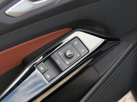 Volkswagen ID.4 1ST MAX 77kWh/ PANORAMADAK/ 360°CAMERA/ ELEKT. KLEP/ WEGKL. TREKHAAK/