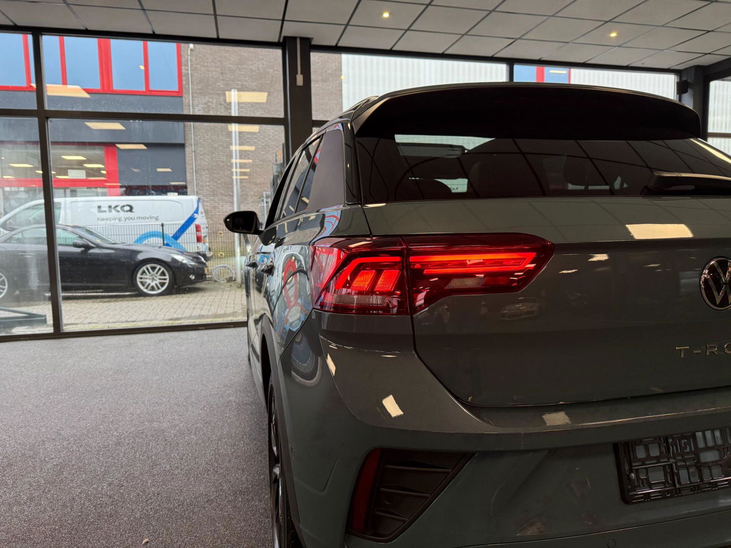 Volkswagen T-Roc 1.5 TSI R-Line I Automaat I PANO I LMV I Volledig dealeronderhouden I 2de eigenaar